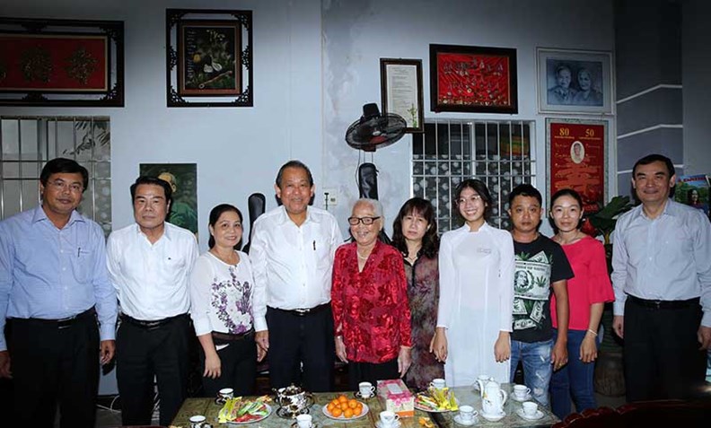 Phó Thủ tướng Trương Hòa Bình tặng quà học sinh nghèo hiếu học - ảnh 2
